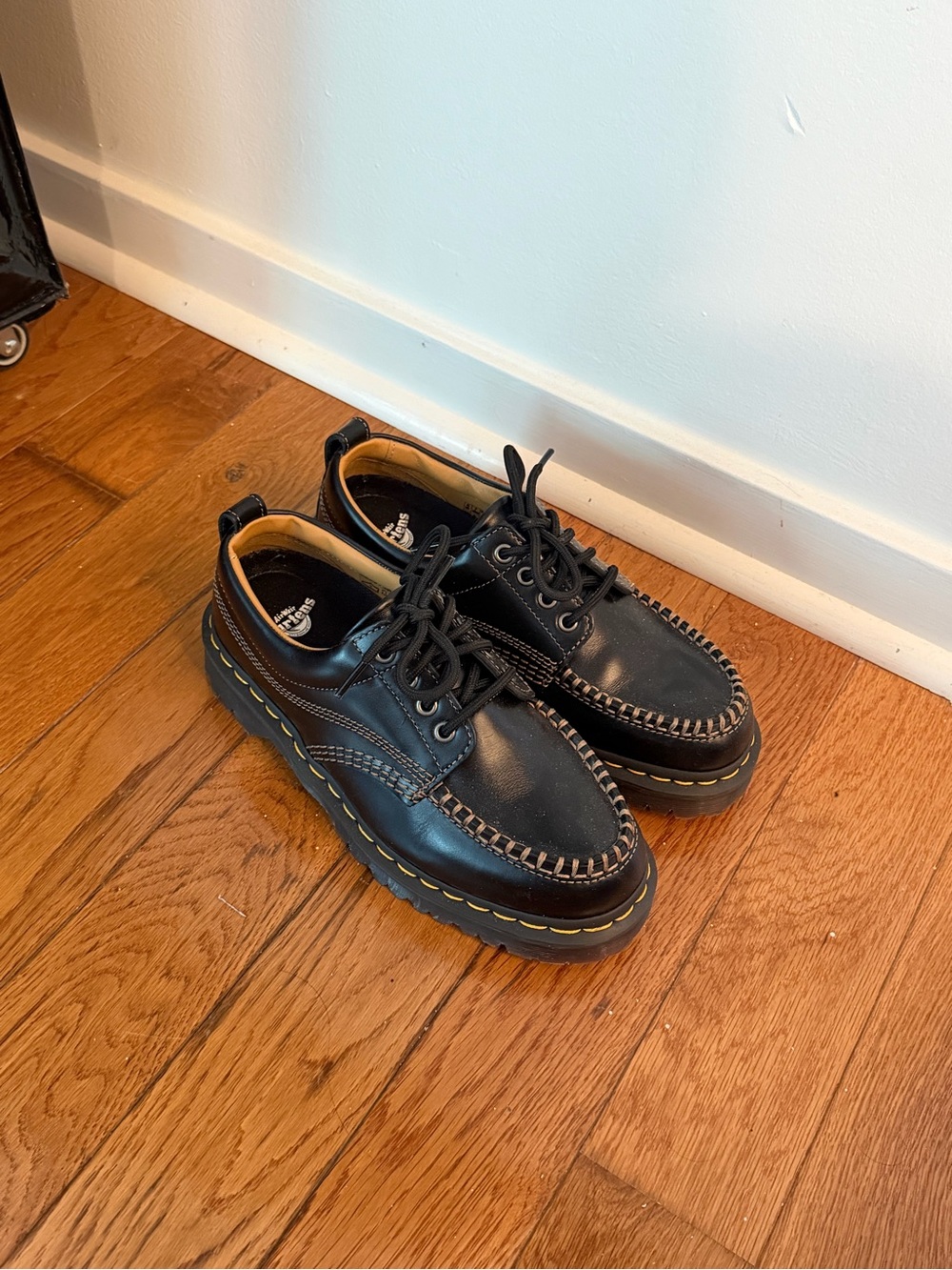 Dr. Martens Black Lowell Leather Shoes 7